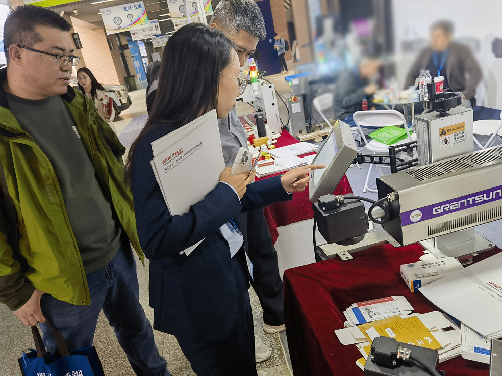 吉瑞祥工作人员现场演示