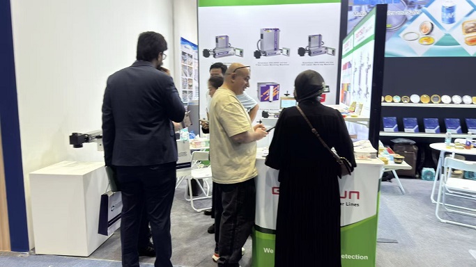 迪拜展会合影.jpg gulfood.jpg